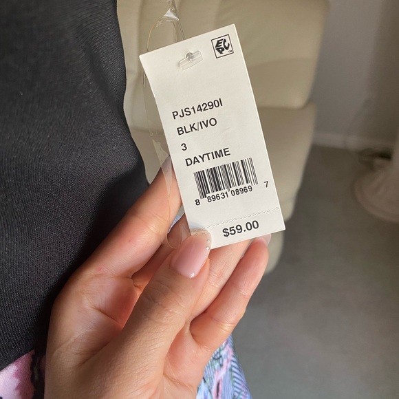 Dress size 3 USA Black top with striped and flowery color - Picture 6 of 10